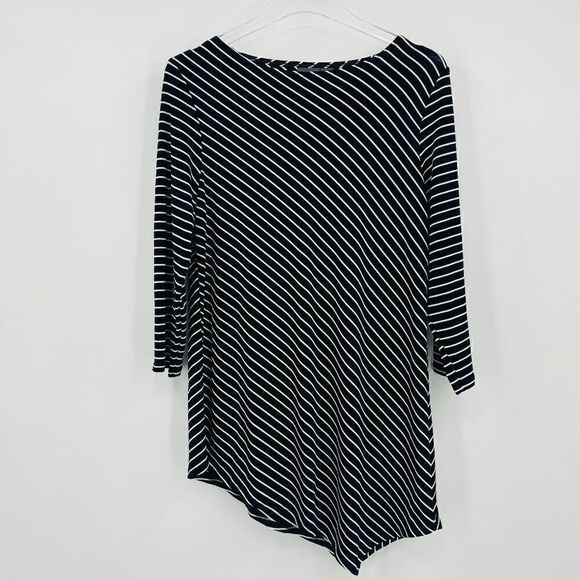 Chico's Travelers Size Medium Black & White Asymmetric Hem Tunic Top Long Sleeve - Picture 1 of 9
